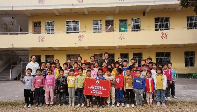 爱助成长 公益助学 让暖冬更暖