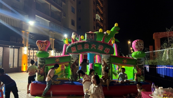 在这里，孩子们的快乐天堂